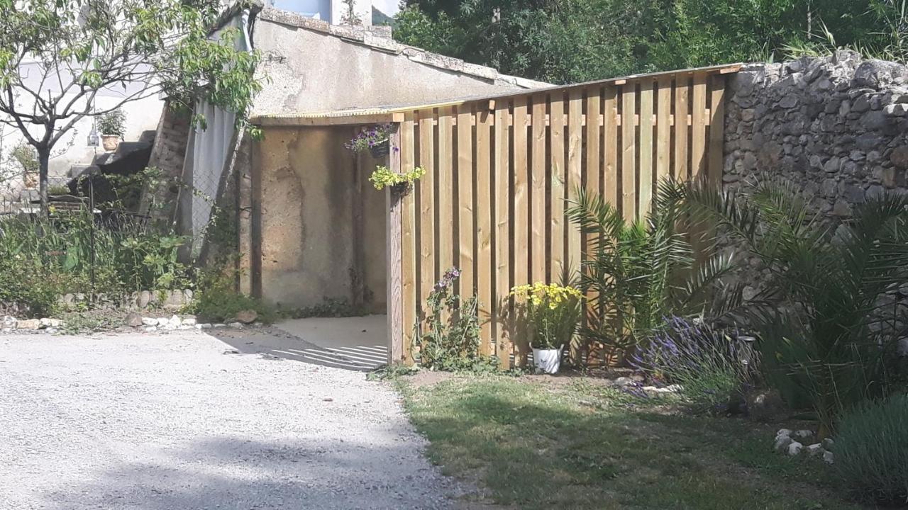Chambres d'Hôtes des Gens Heureux Saint-Hippolyte-du-Fort Exterior foto